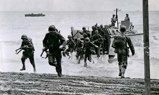 marines-Guadalcanal-land-offensive-theater-World-War-August-1942
